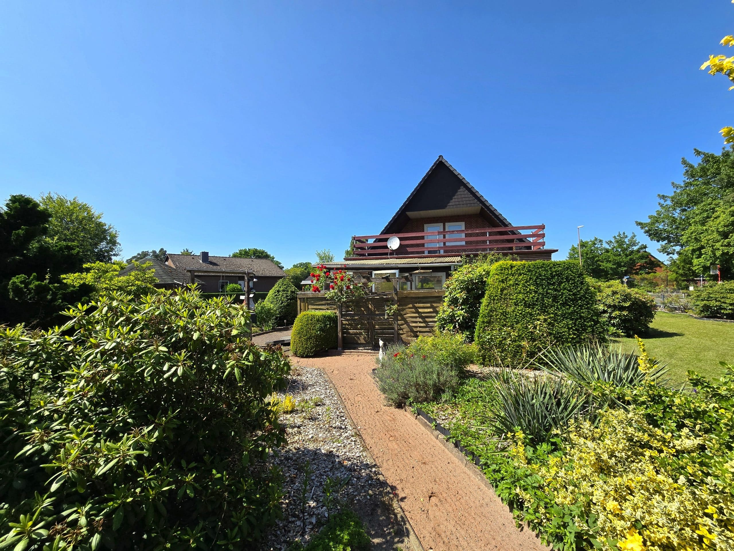 Haus und Gartenansicht Richtung Balkon