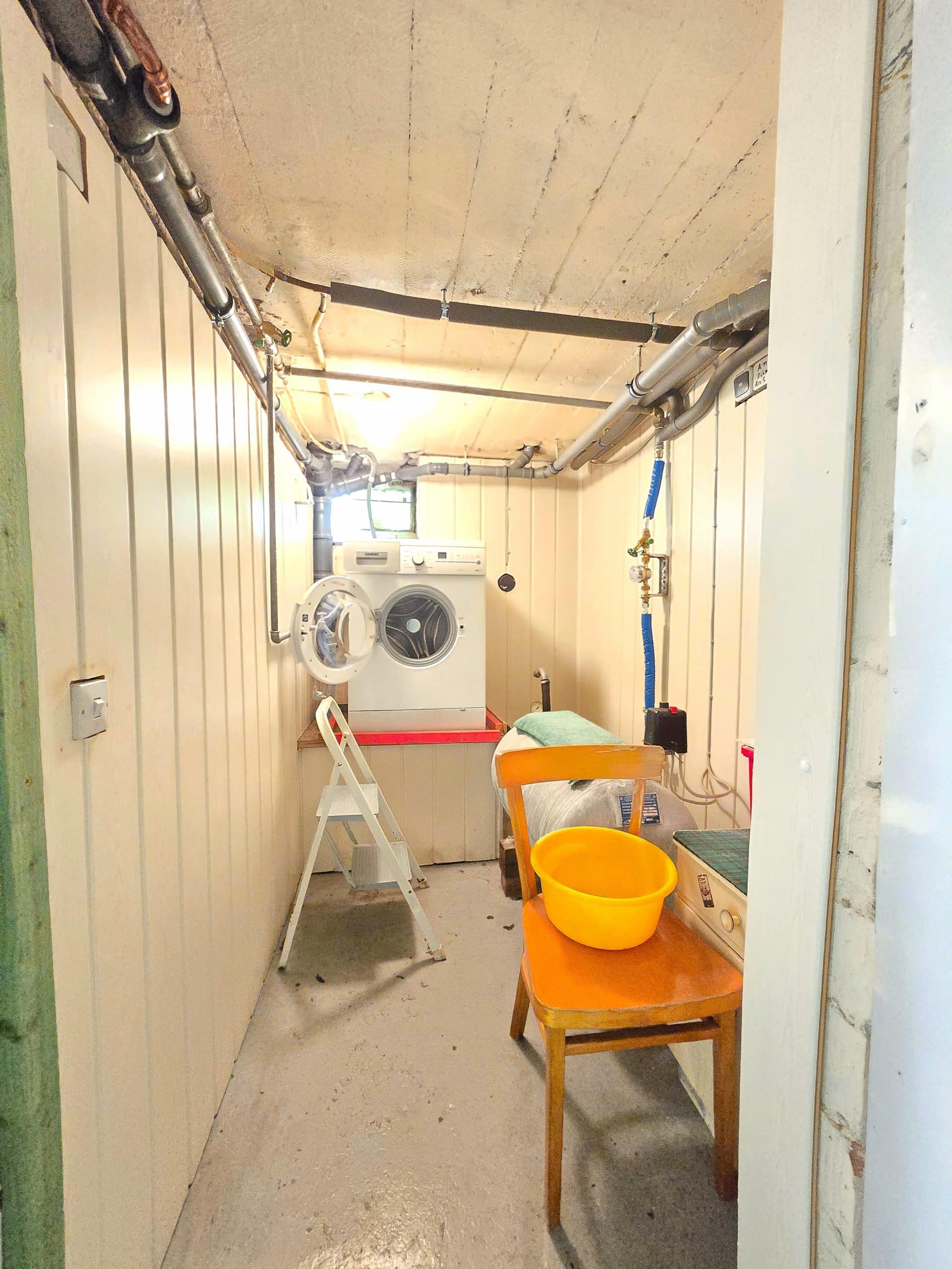Waschmaschinen und Trockner Raum Keller
