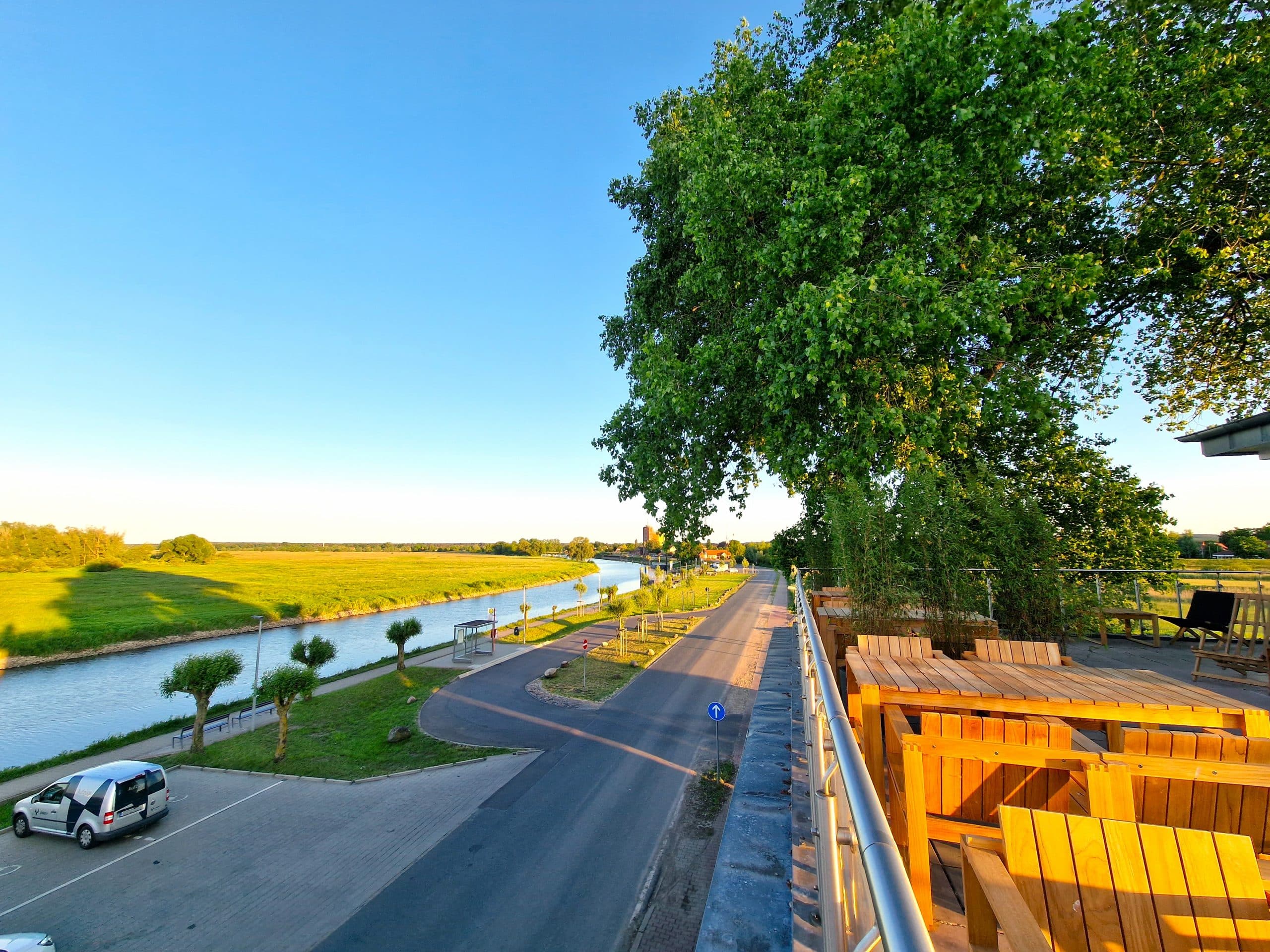 Ausblick von der Dachterasse Richtung Stadt